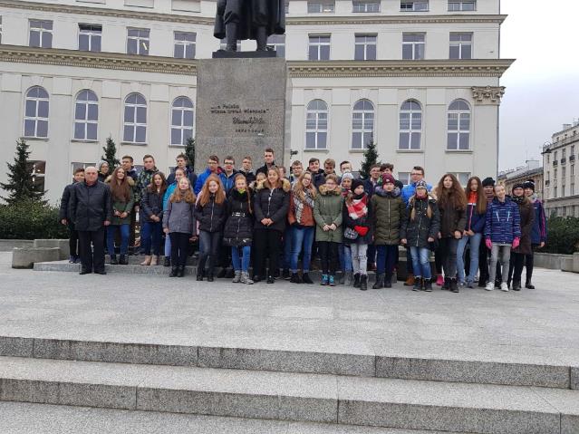 Pod pomnikiem Wincentego Witosa